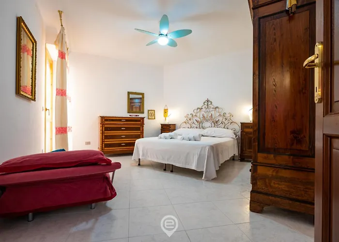 Beachside Mermaid דירה